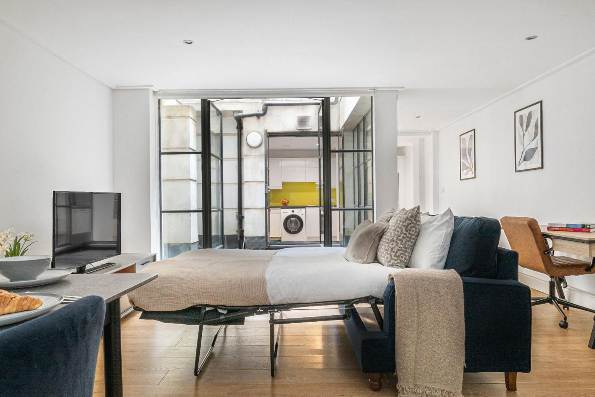 Heart Of Holborn - 2br With Patio - Cityapartmentstay * London