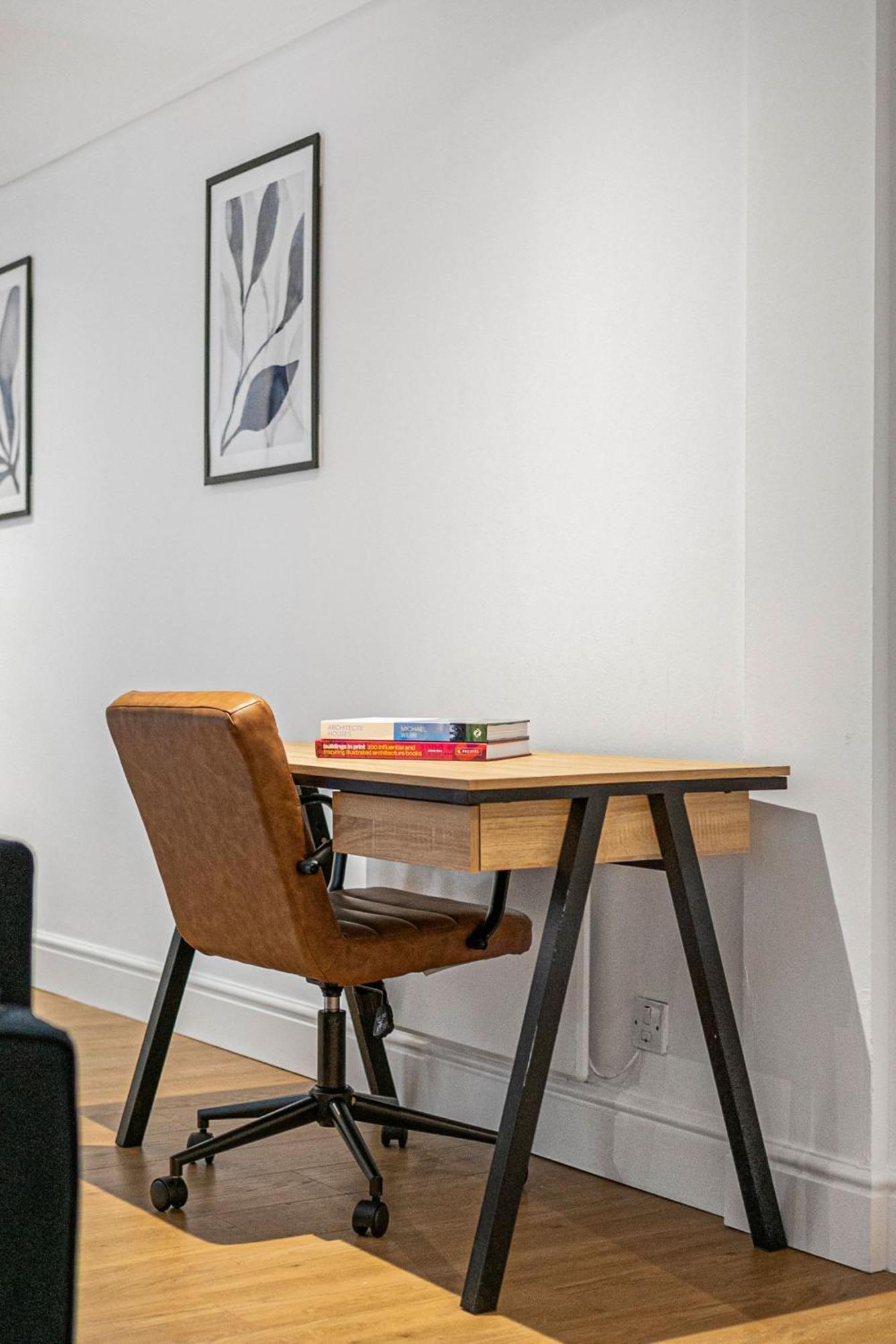 Apartment Heart Of Holborn - 2br With Patio - Cityapartmentstay *
